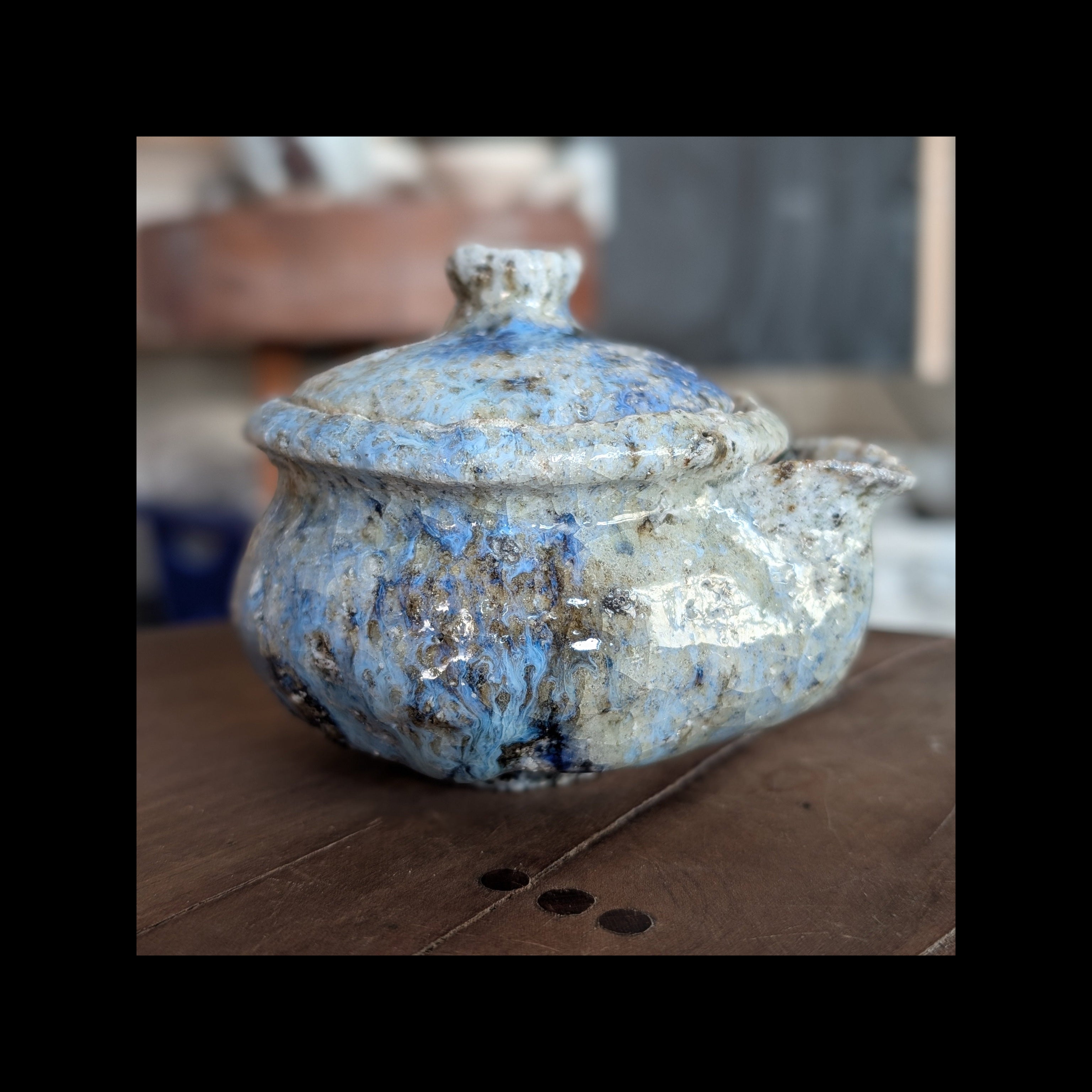 Hohin in granitic porcelain, charcoal high-temperature firing.