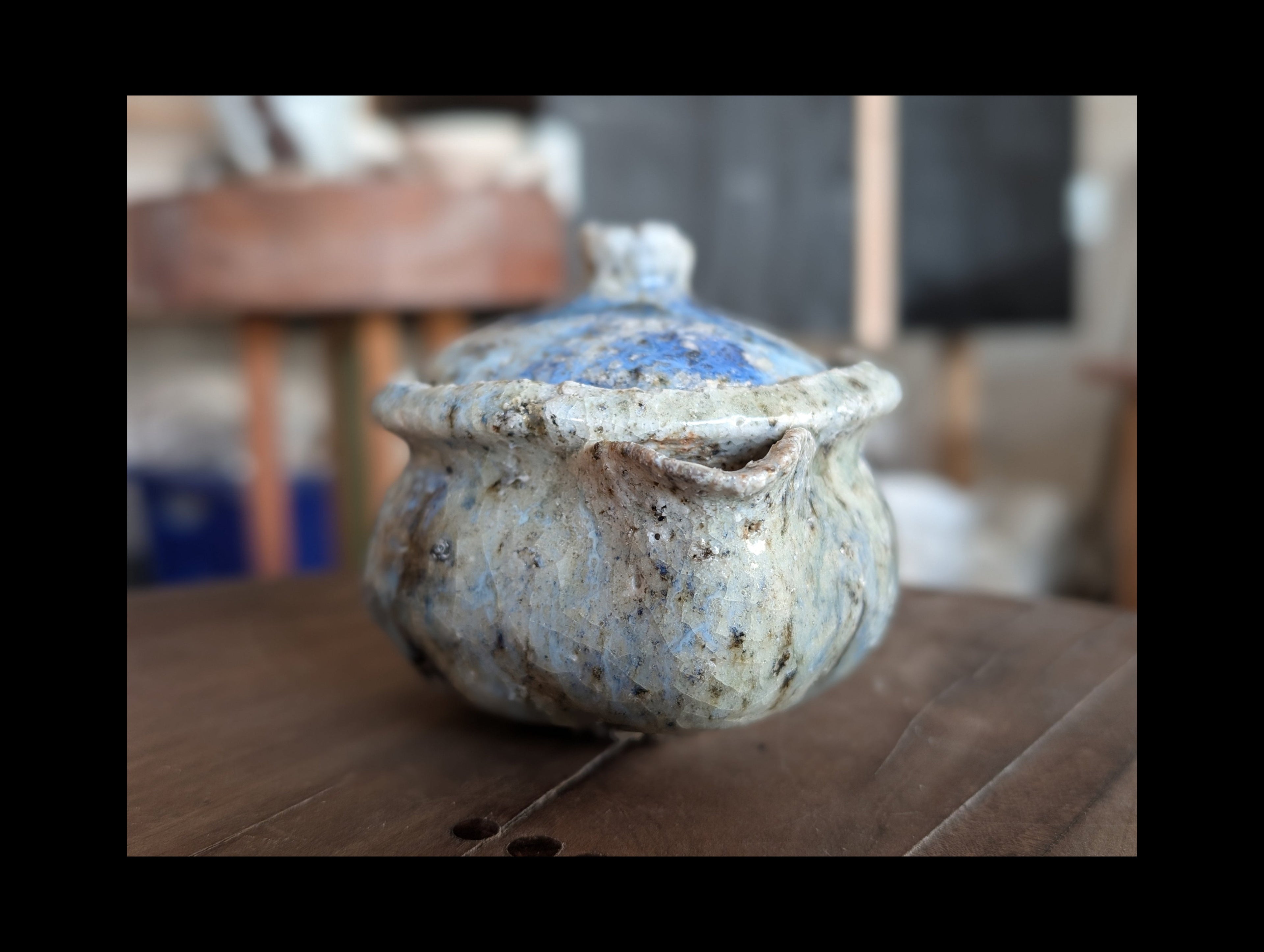 Hohin in granitic porcelain, charcoal high-temperature firing.