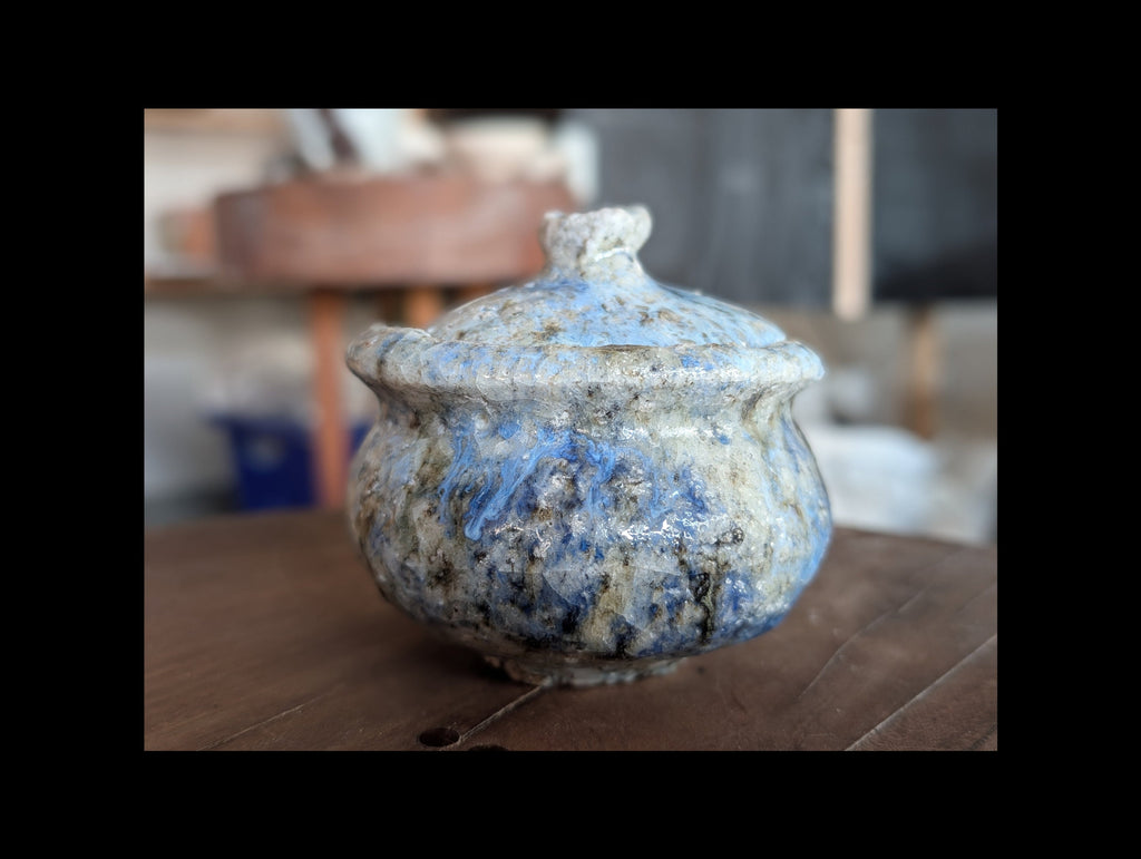 Hohin in granitic porcelain, charcoal high-temperature firing.