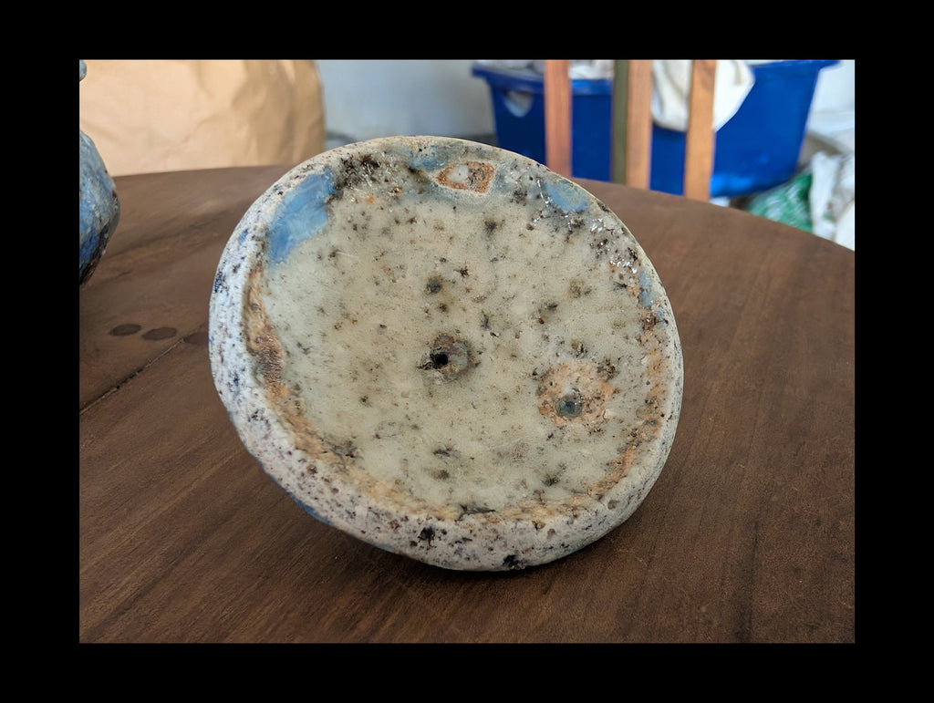 Hohin in granitic porcelain, charcoal high-temperature firing.