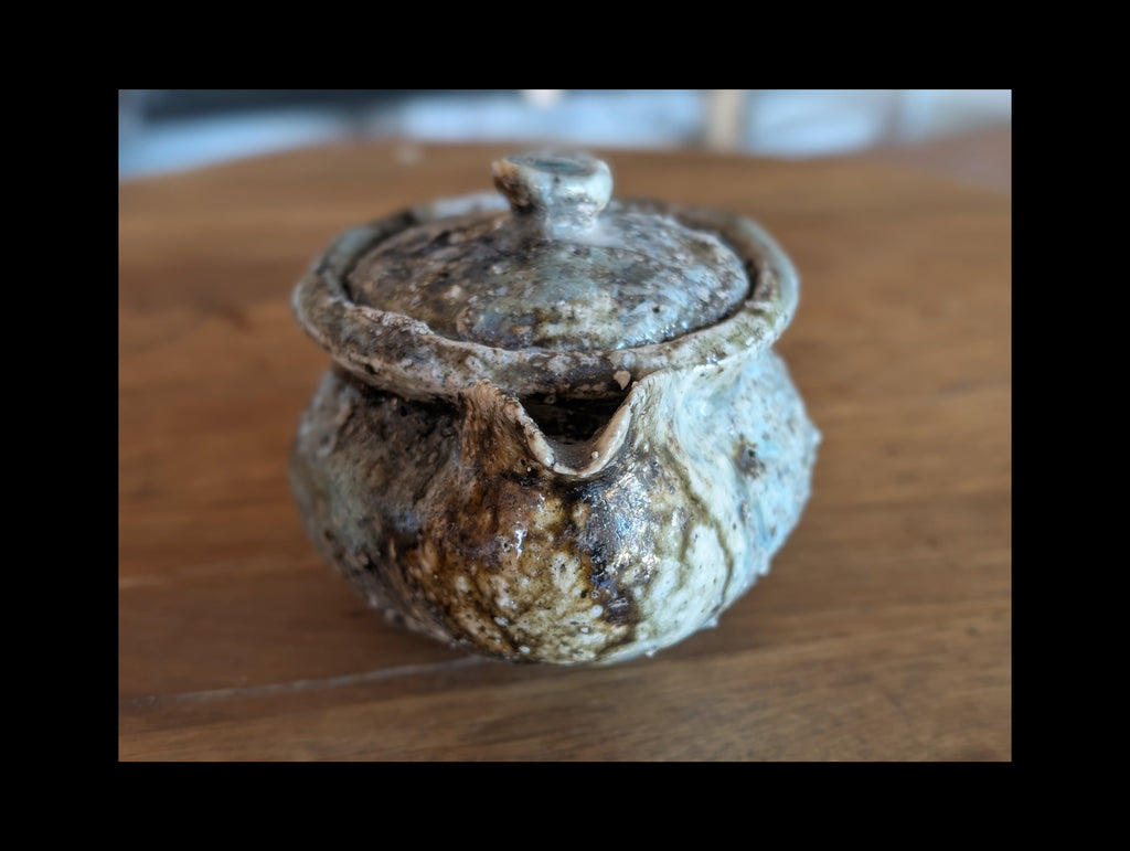 Hohin in granitic porcelain, double firing- high-temperature charcoal firing.