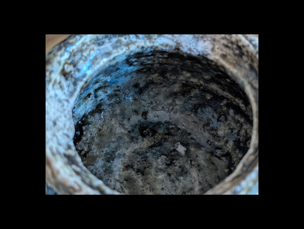 Hohin in granitic porcelain, double firing- high-temperature charcoal firing.