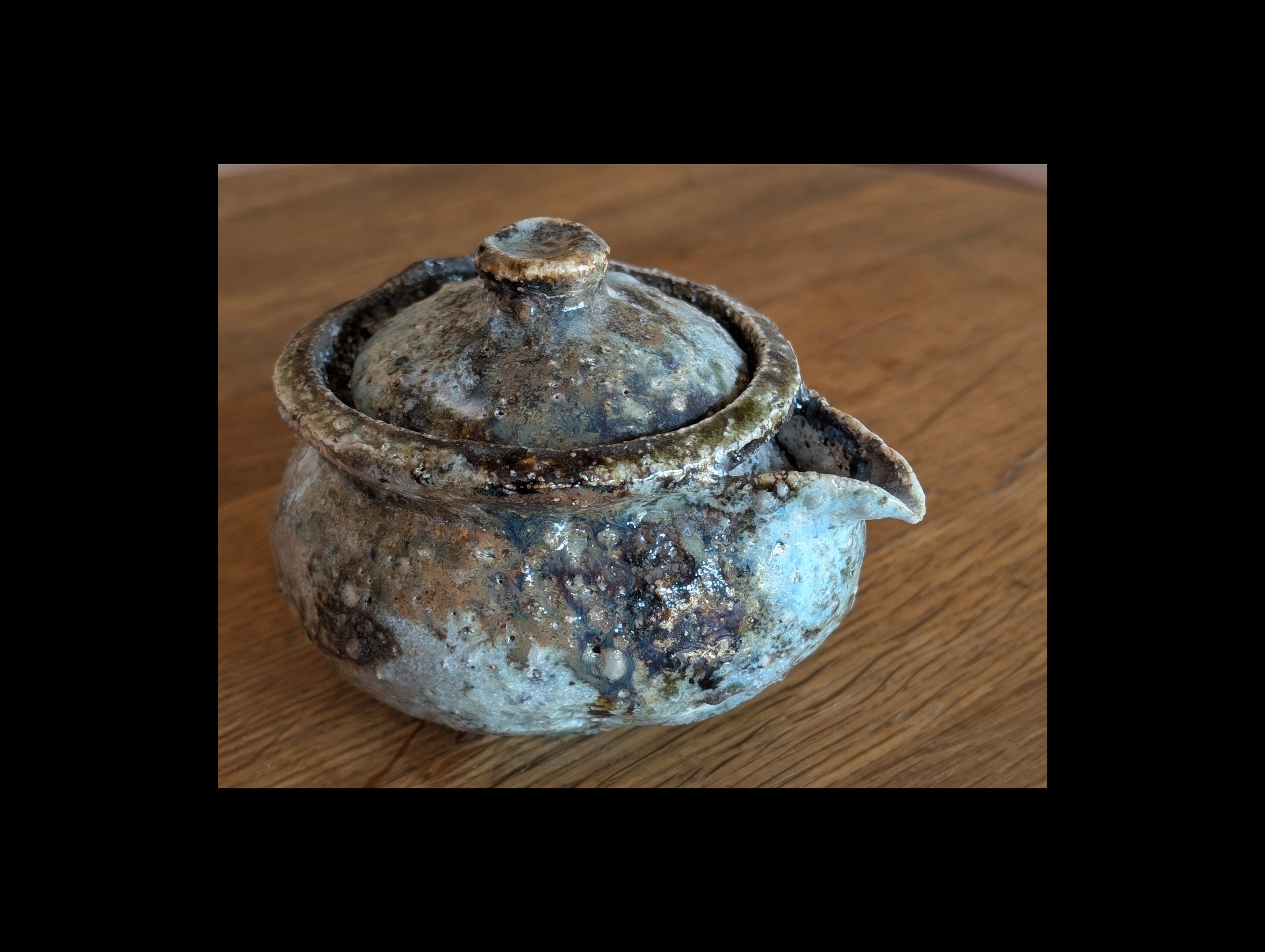 Hohin in granitic porcelain, double firing, including high-temperature charcoal firing.
