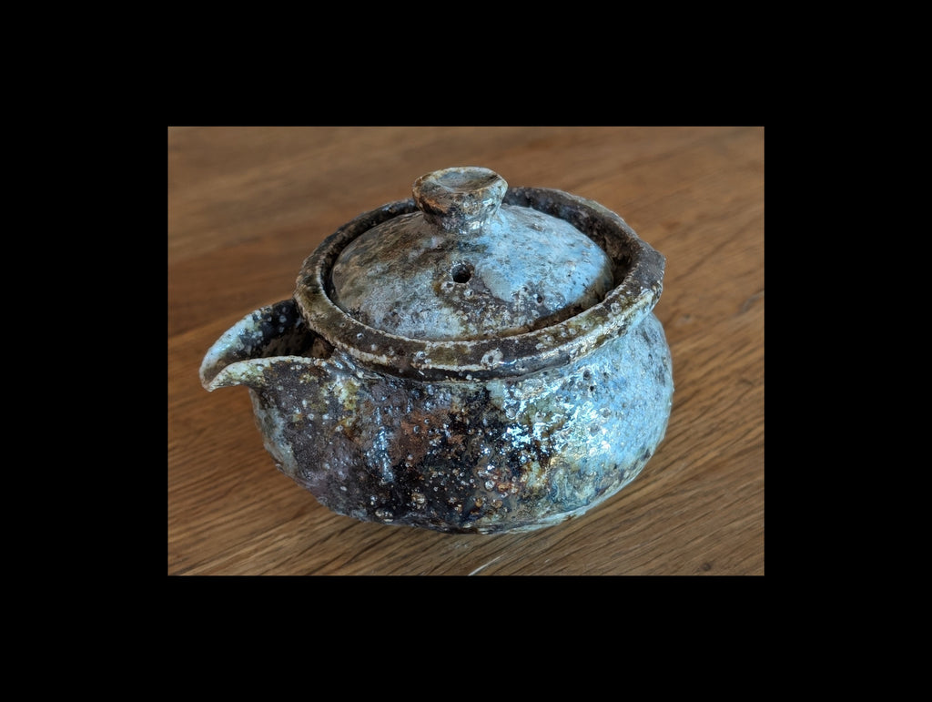 Hohin in granitic porcelain, double firing, including high-temperature charcoal firing.