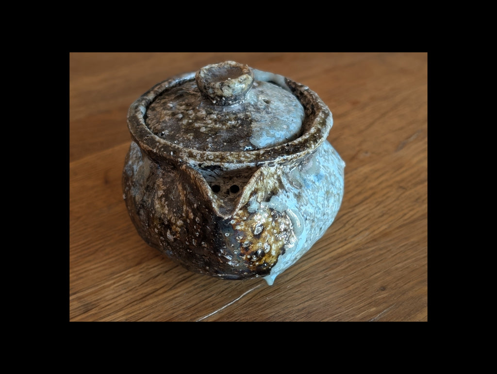 Hohin in granitic porcelain, double firing, including one charcoal firing.