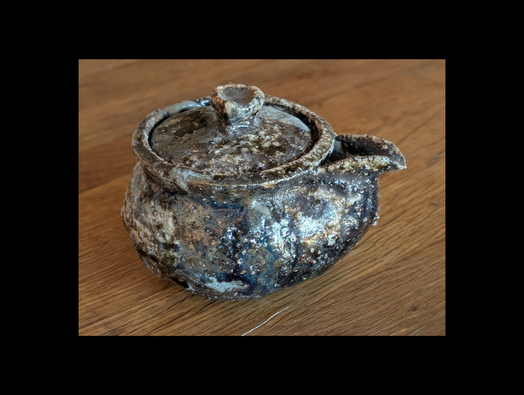 Hohin in granitic porcelain, double firing, including one charcoal firing.