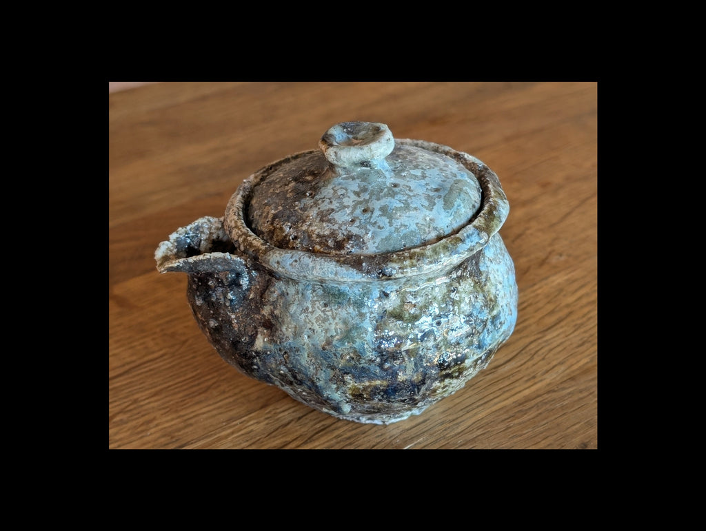 Hohin in granitic porcelain, double firing, including one charcoal firing.