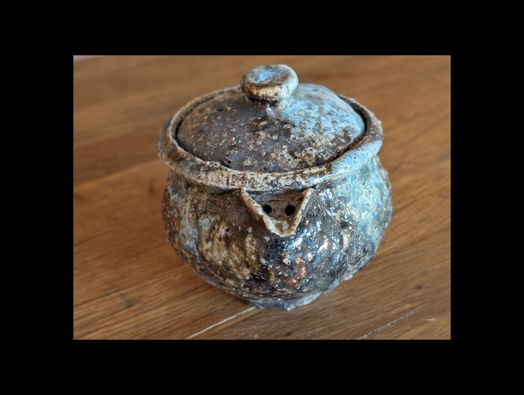 Hohin in granitic porcelain, double firing, including one charcoal firing.