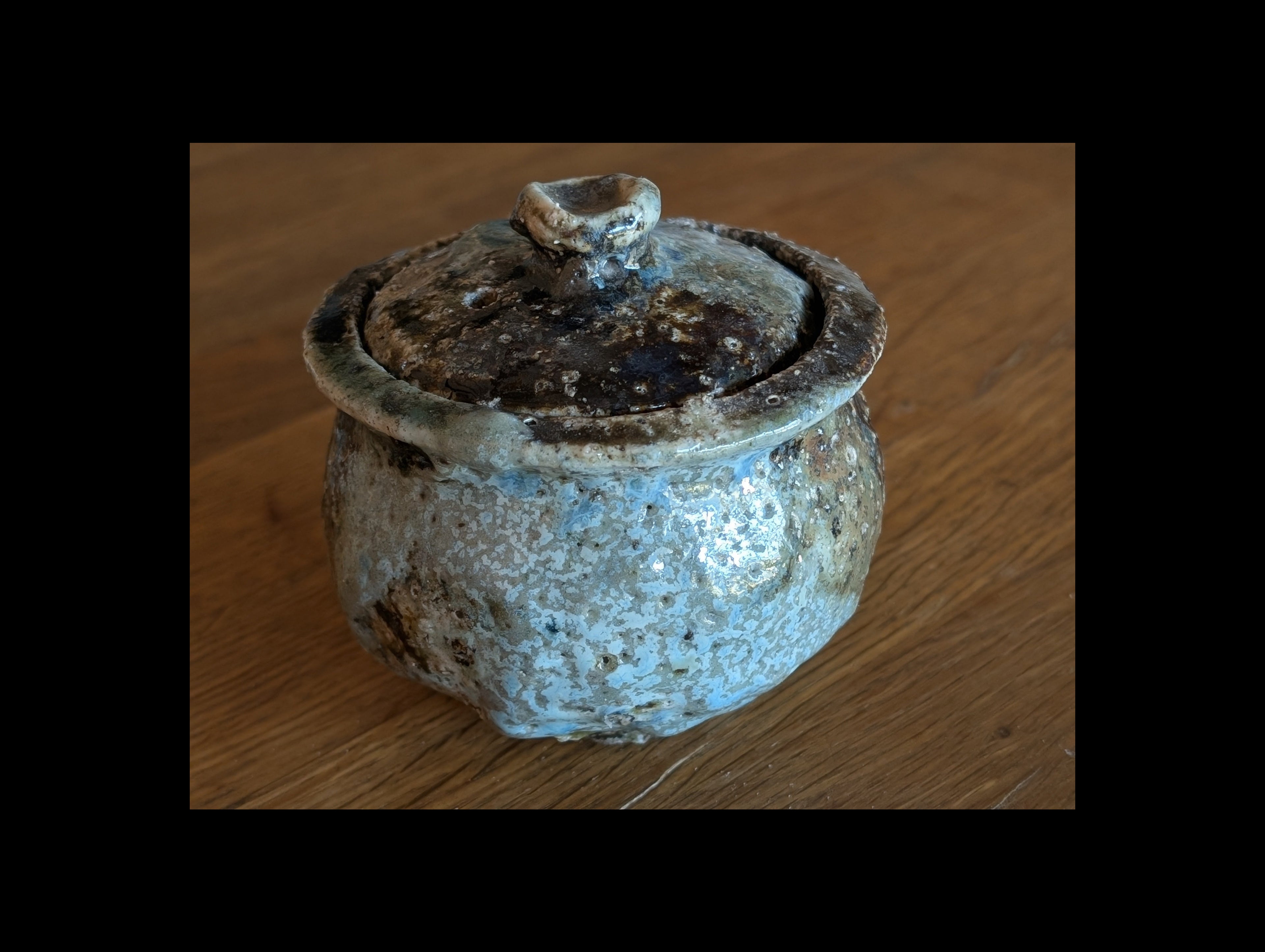 Hohin in granitic porcelain, double firing, including one charcoal firing.