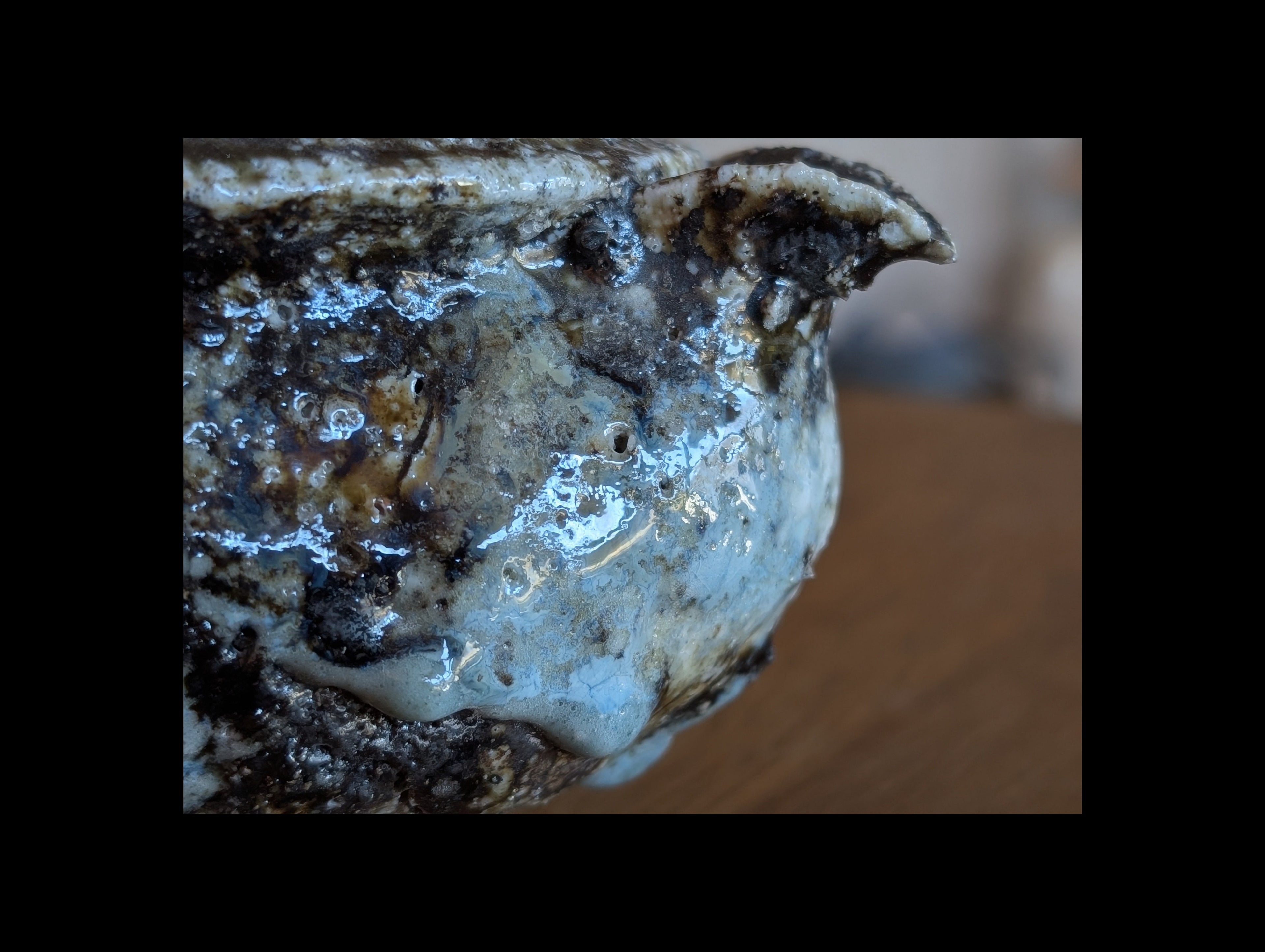 Hohin in granitic porcelain, double firing, including one charcoal firing.