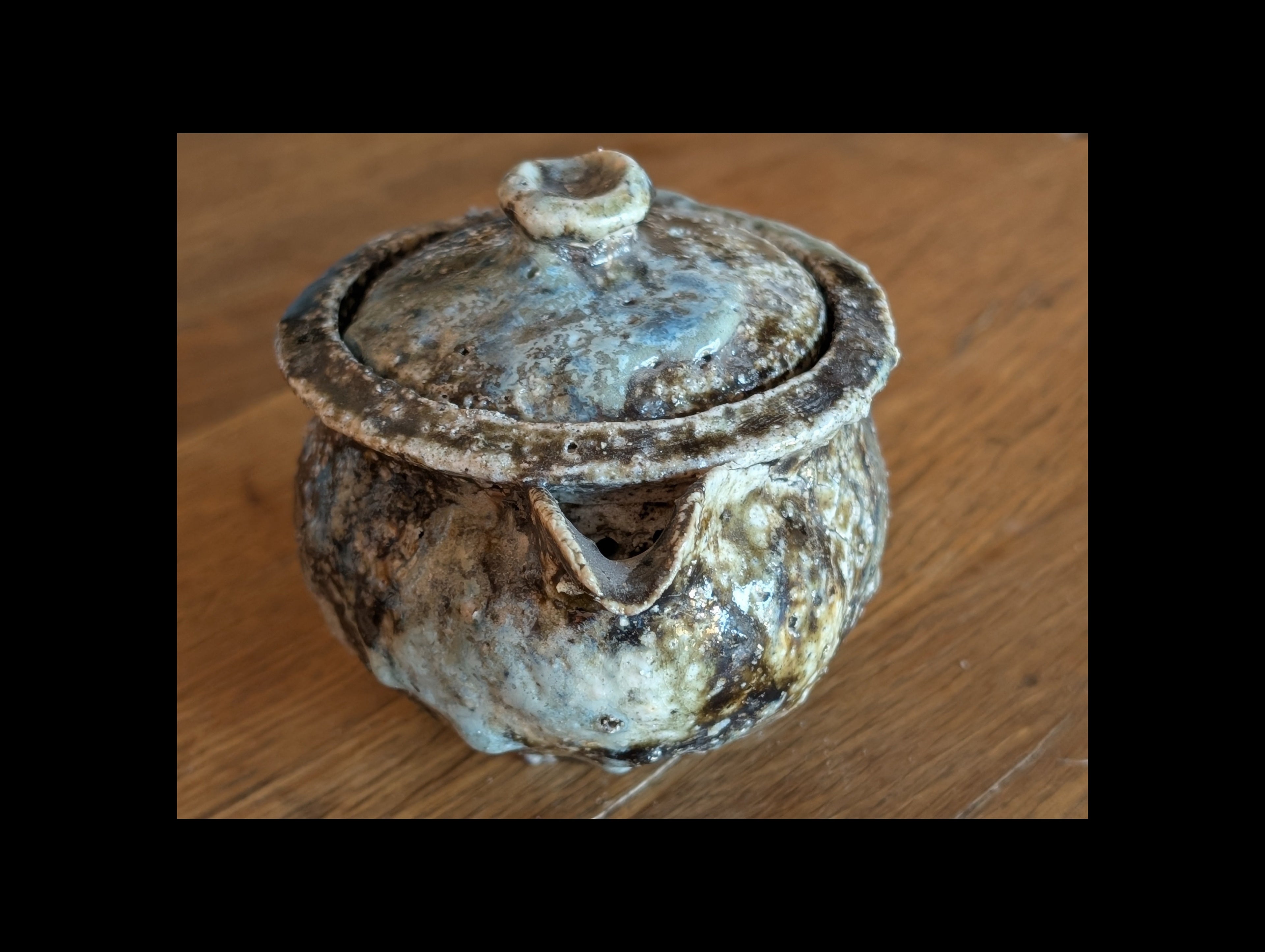 Hohin in granitic porcelain, double firing, including one charcoal firing.