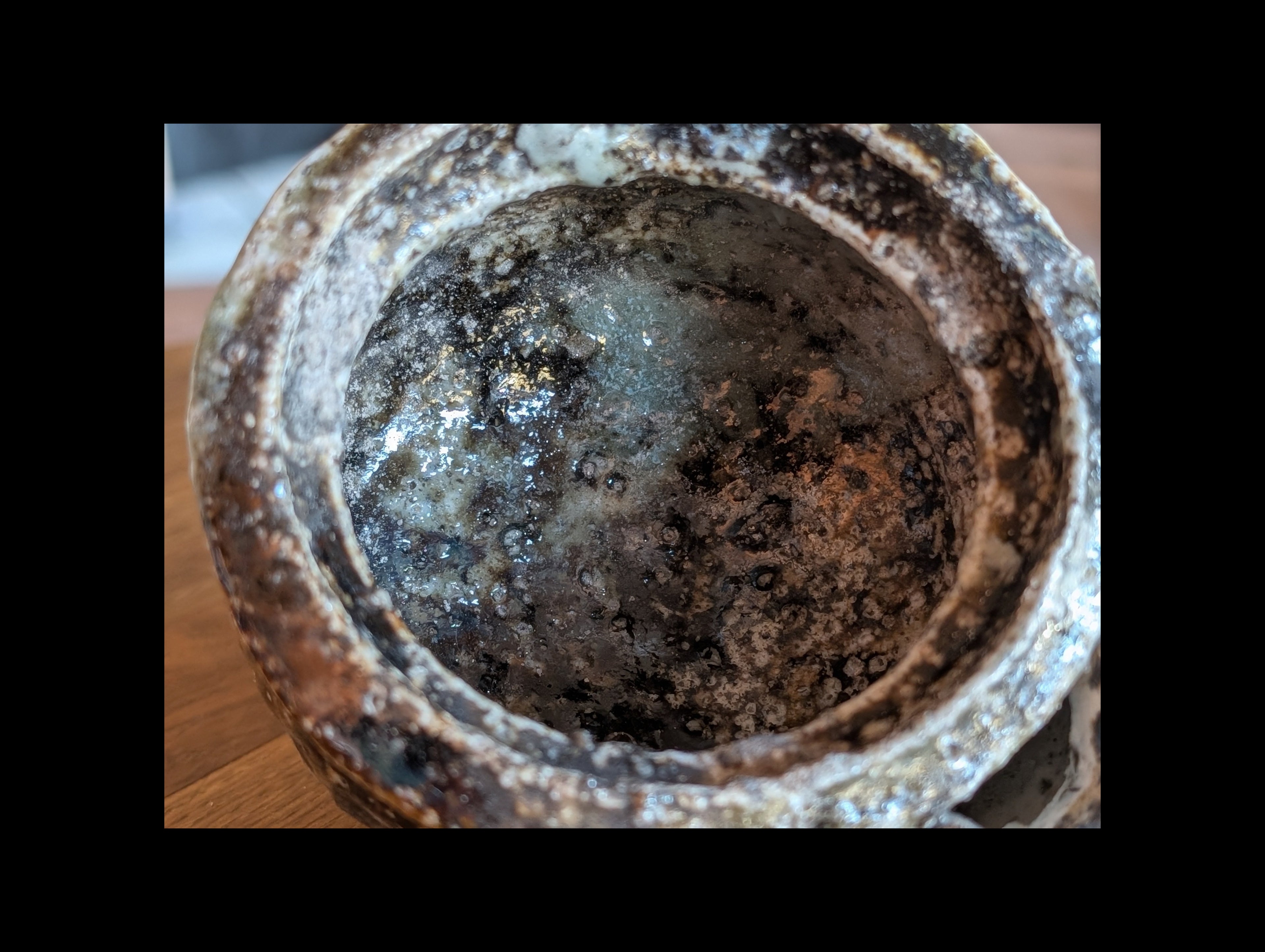 Hohin in granitic porcelain, double firing, including one charcoal firing.