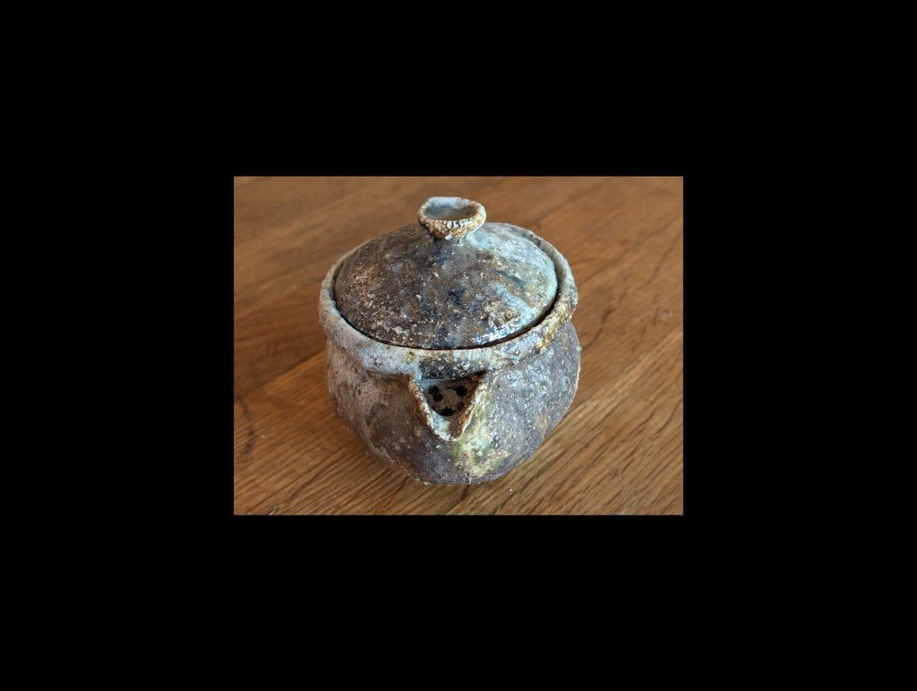 Hohin in granitic porcelain, double firing, including one charcoal firing.