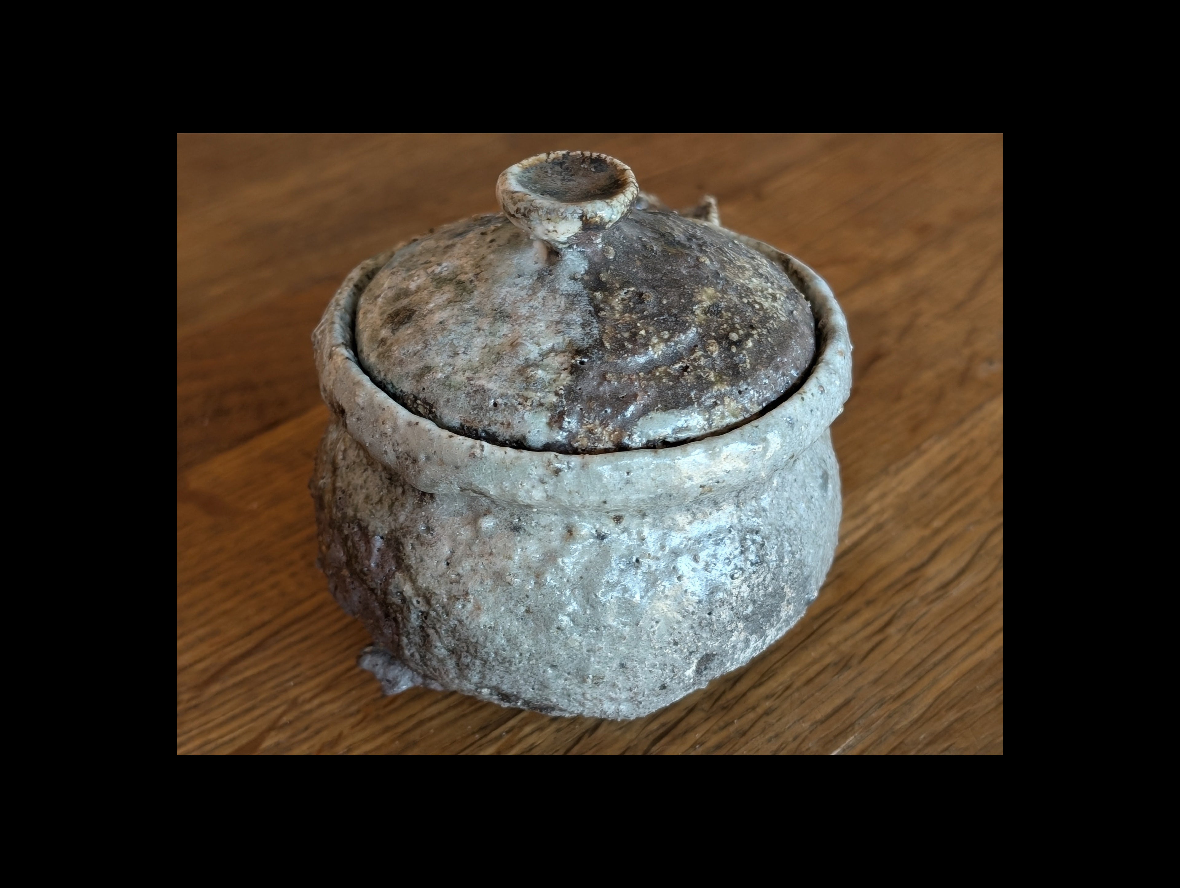 Hohin in granitic porcelain, double firing, including one charcoal firing.